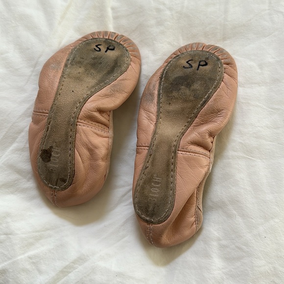 BLOCH Leather Ballet Shoes, girls. Good used condition. Great pair for practice. - Picture 4 of 4
